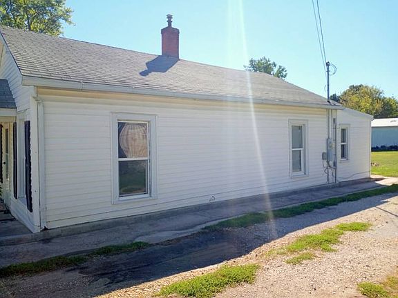 2nd image of 319 E Griggsville St