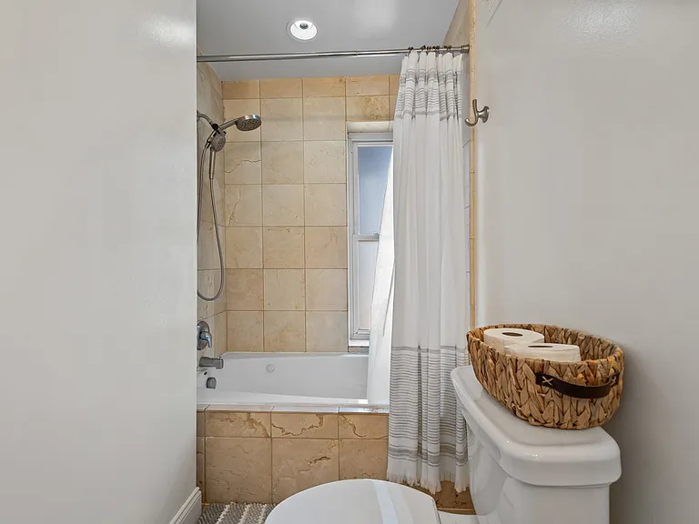 8 E Randall St — Photo 18