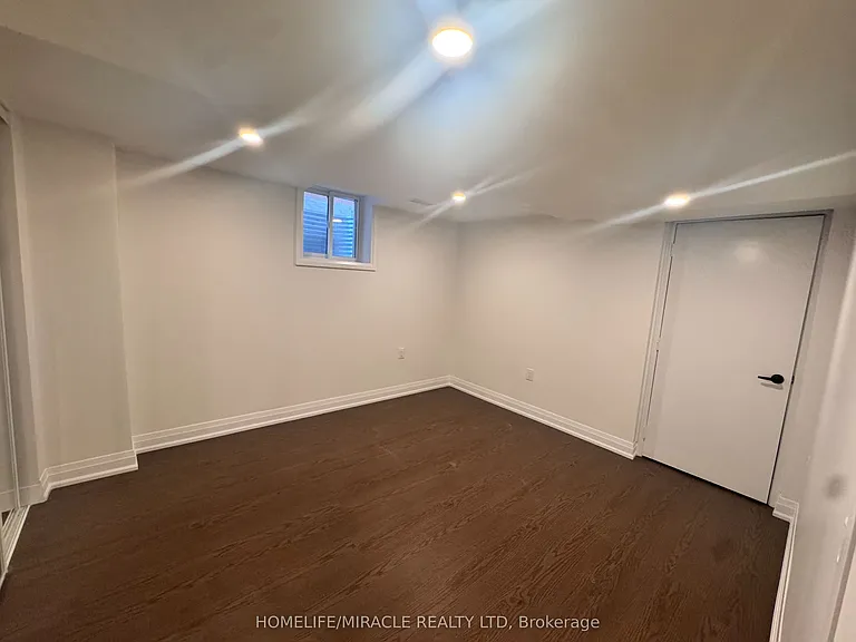 14 Berton Blvd — Photo 17