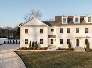 10 Willem Ct, Milford, CT 06461