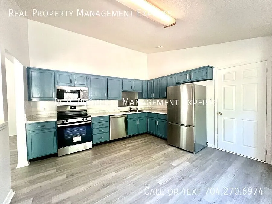 **Move In Special Beautiful 3br/1.5ba Home In Charlotte! — Photo 2