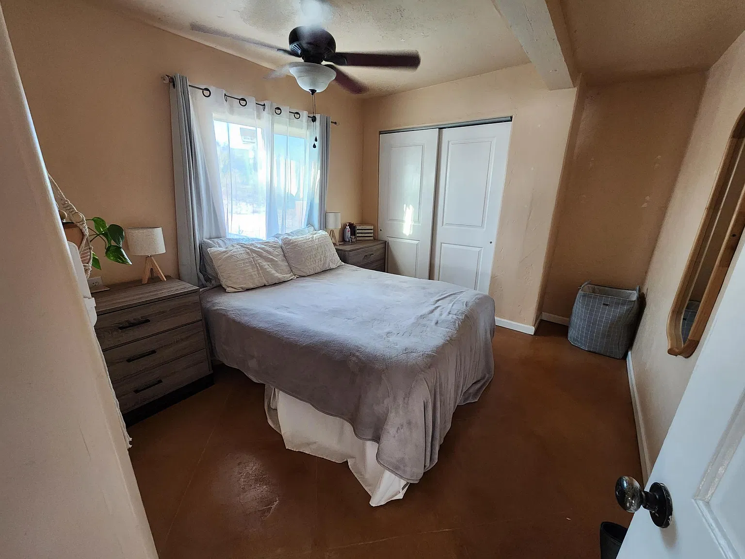 Studio, 350 sqft, $895 — Photo 1