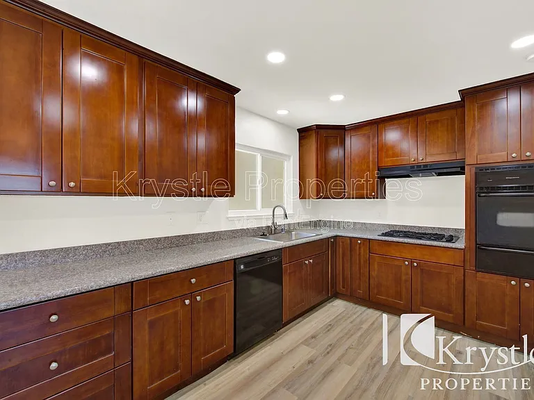 319 Aragon St — Photo 6