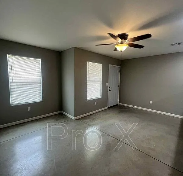 206 N Wall Ave — Photo 3
