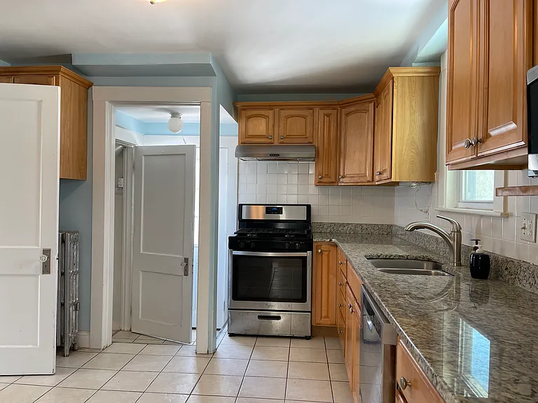 139 Oakdale Rd — Photo 6