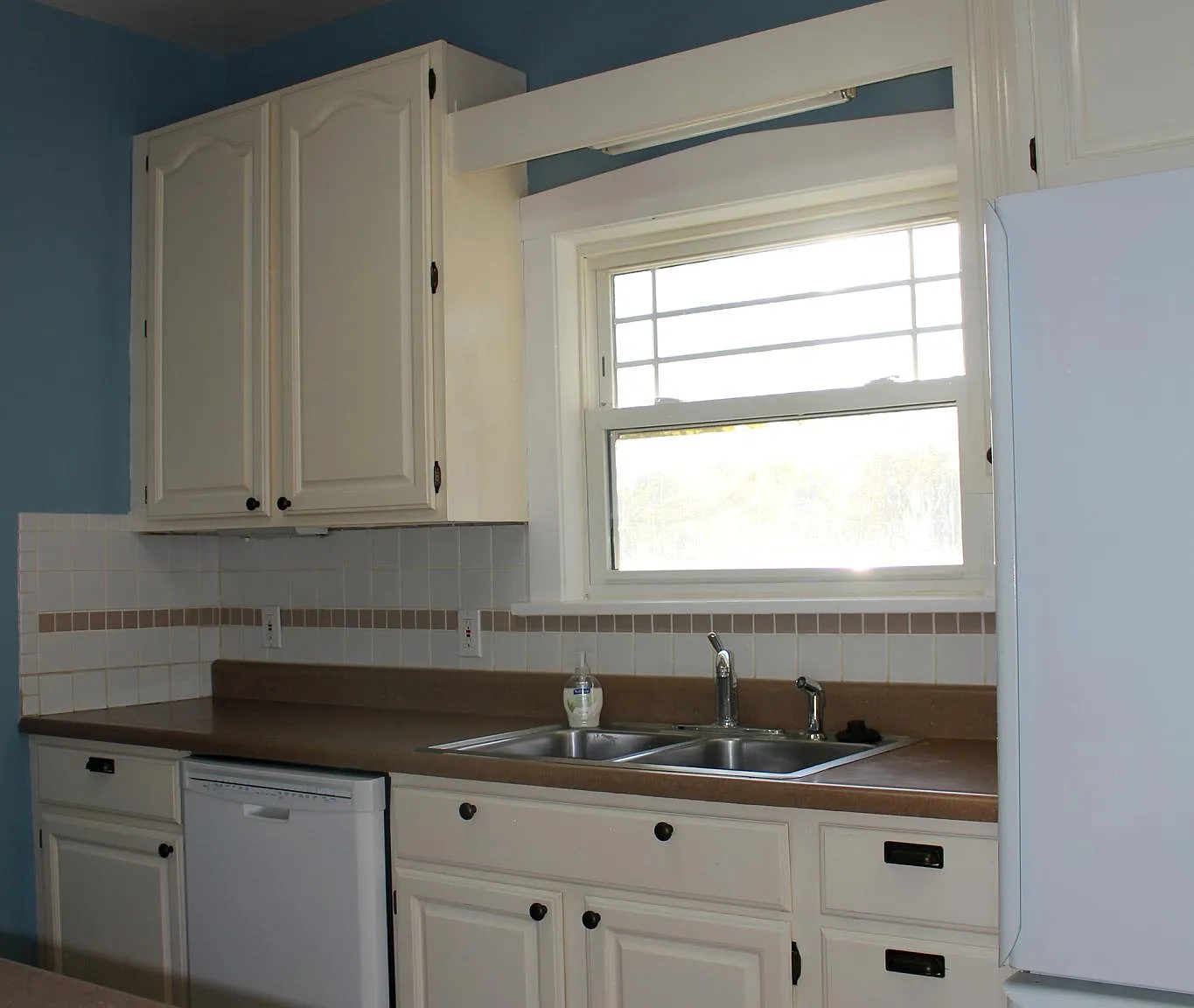 3 bed, 2404 sqft, $2,550 — Photo 3