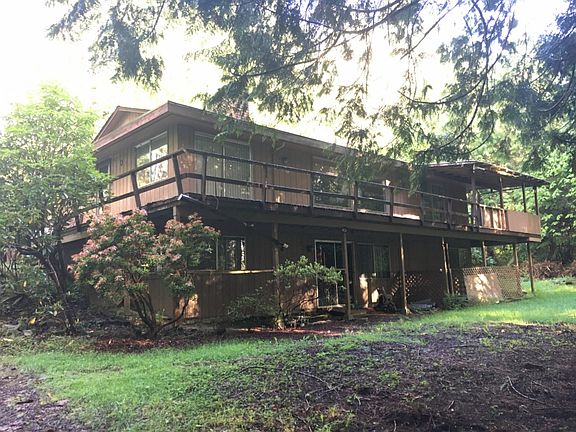 3rd image of 9916 Chapman Dr NW