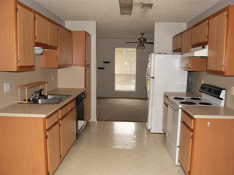 2639 Nanette Dr — Photo 1