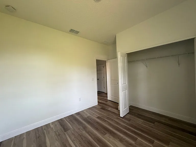 1852 W Quaker Ln — Photo 29