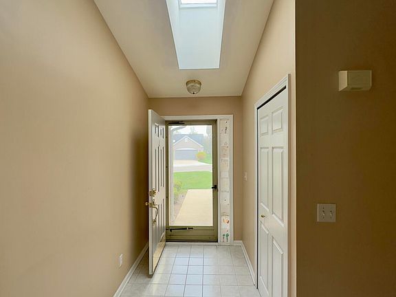 3rd image of 7591 Green Meadow Ln