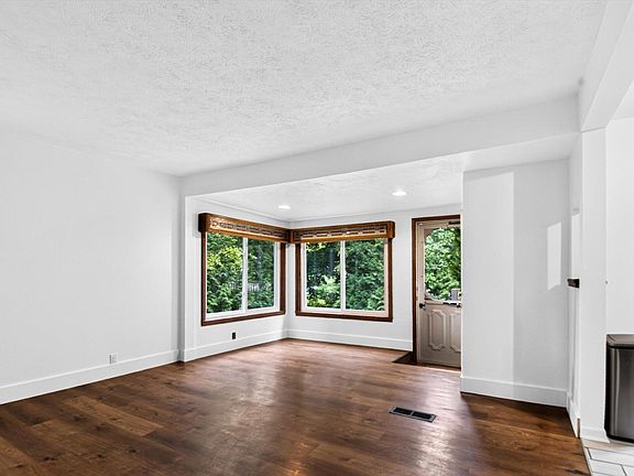 5th image of 6109 Brooklyn Rd