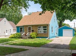 806 Center St, North Mankato, MN 56003