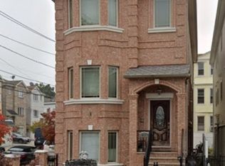 15 7th St, Harrison, NJ 07029