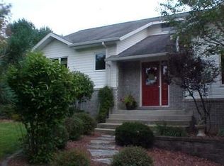 106 Timber Ridge Dr, Pella, IA 50219