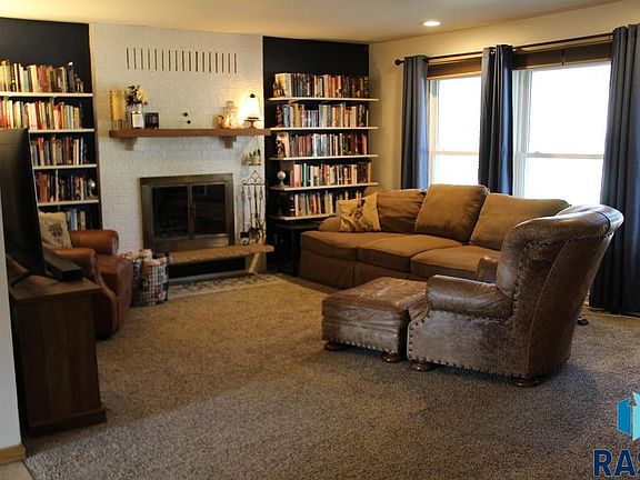 4th image of 2604 S Elmwood Ave