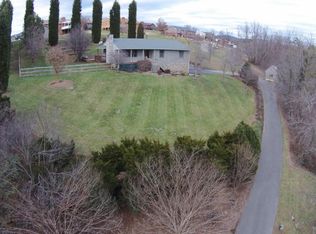 401 Hillandale Dr, Troutville, VA 24175