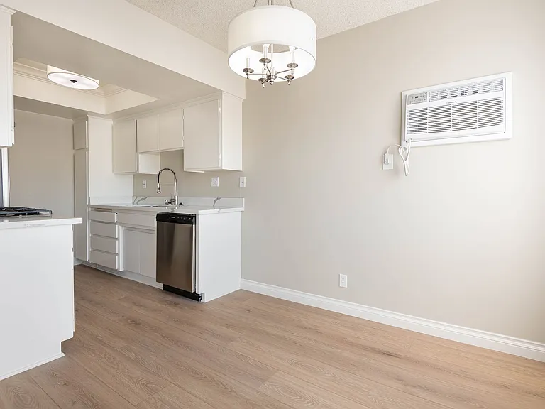 1621 Federal Ave #10 — Photo 3