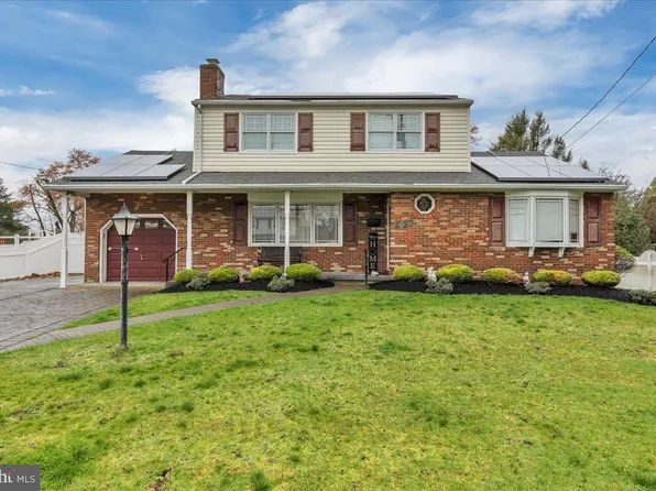 14 Woodlane Dr, Blackwood, NJ 08012