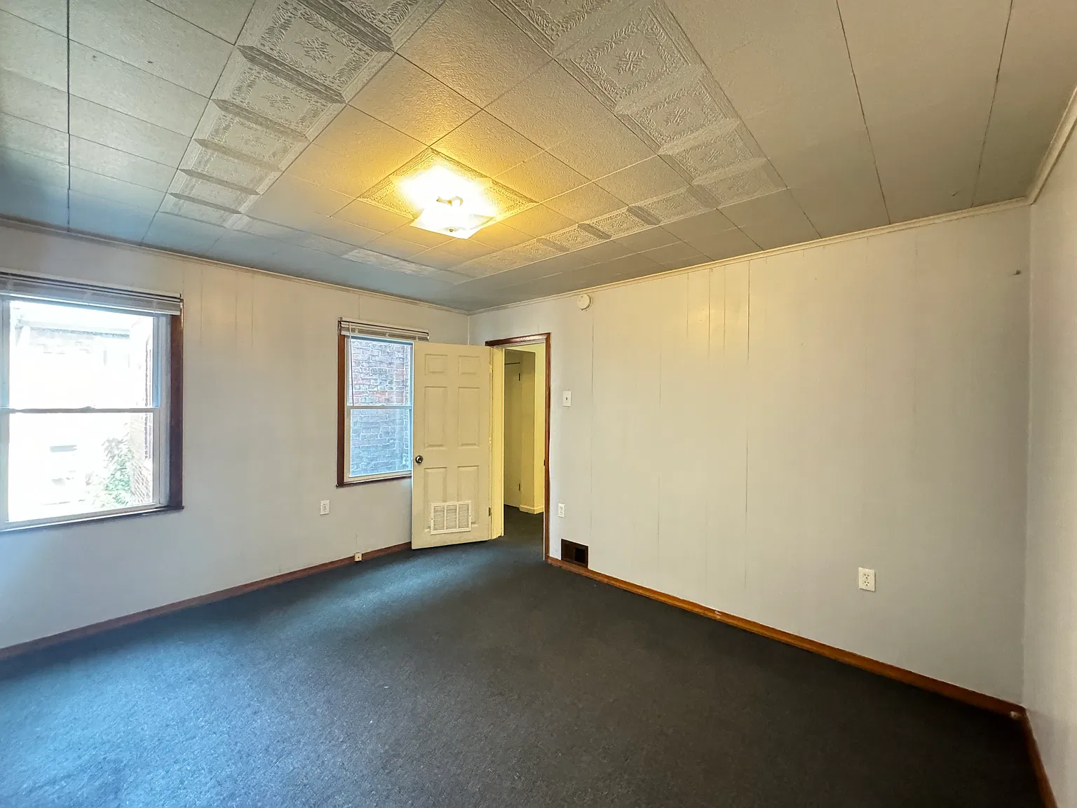6 bed, 2664 sqft, $3,200 — Photo 4