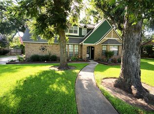 218 Raintree Ln, Lake Jackson, TX 77566