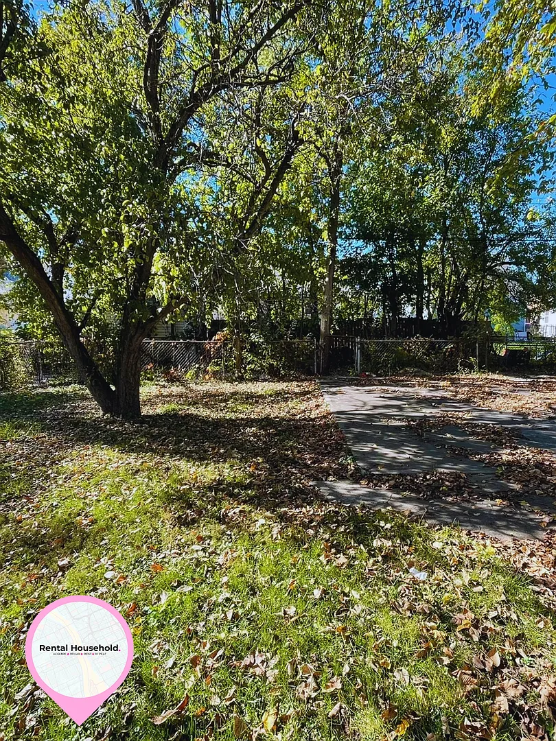 Your Next Home Awaits! Charming 3-Bedroom Detroit Home! — Photo 3