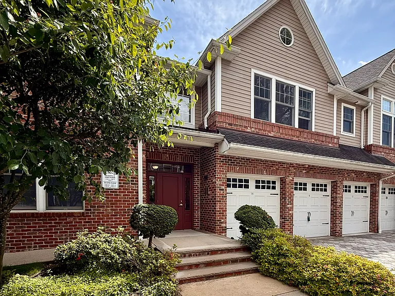 6 Hemlock Ln — Photo 1