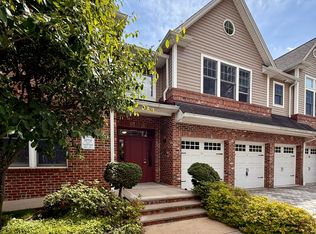 6 Hemlock Ln, Tenafly, NJ 07670