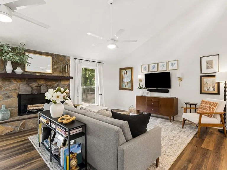 2506 Kingsley Dr NE — Photo 13