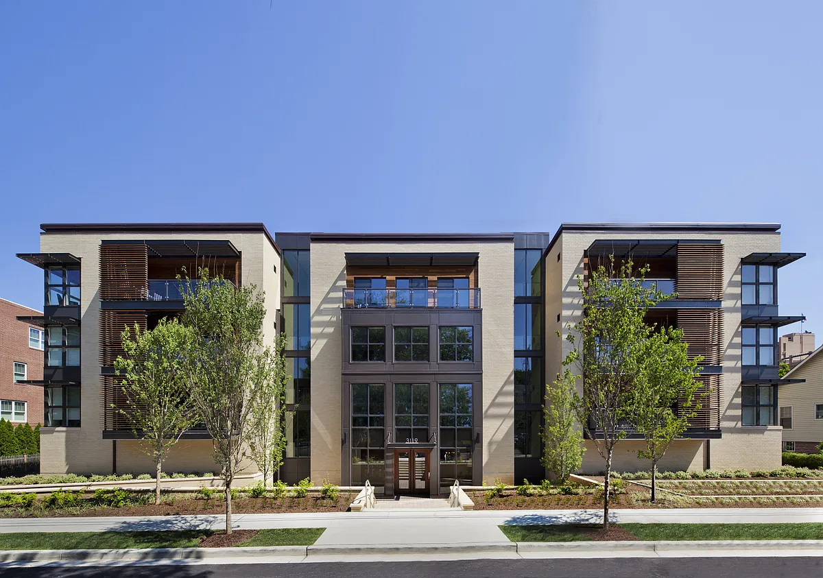 Building Photo - Ten Select