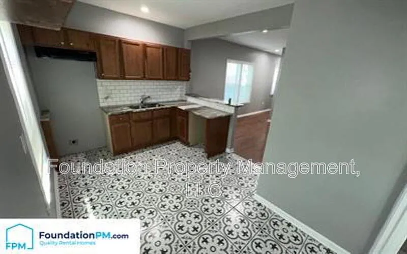 3 bed, 2.0 bath, 1350 sqft, $1,375 — Photo 3