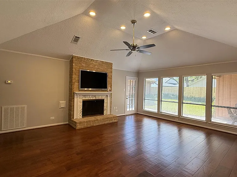 11527 Cedar Creek Dr — Photo 8