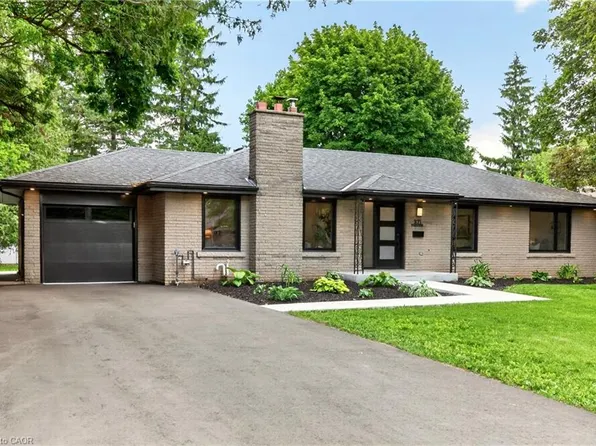 371 Robina Rd, Hamilton, ON L9G 2L9