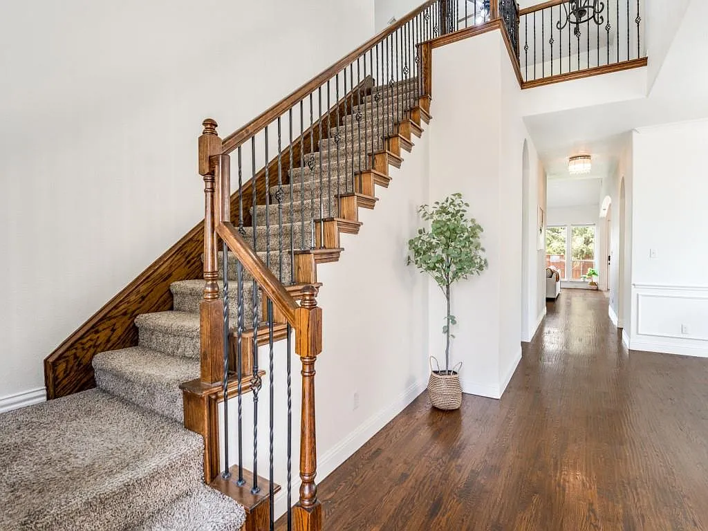 5 bed, 4.0 bath, 3737 sqft, $3,800 — Photo 4