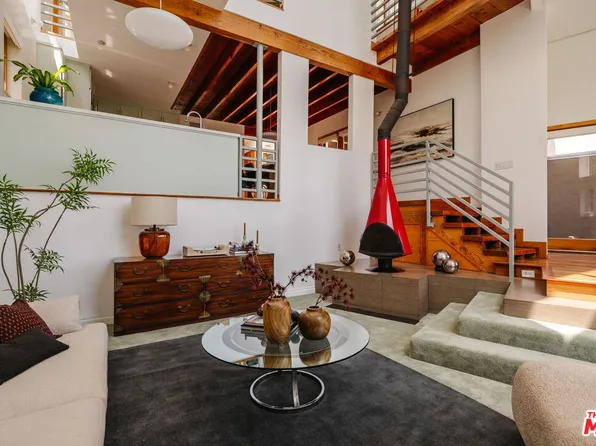 2734 Hollyridge Dr, Los Angeles, CA 90068