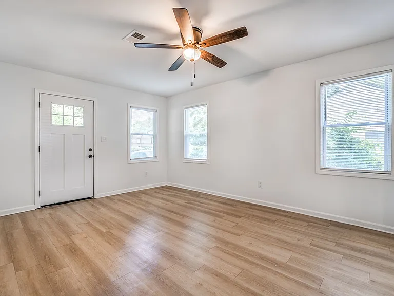 774 Frayser Dr — Photo 16