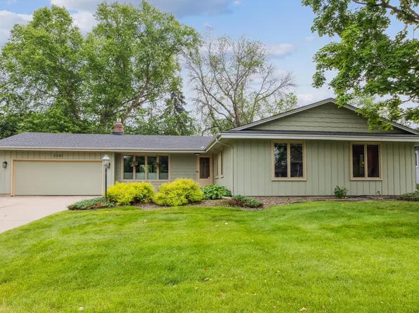 2381 Queens Dr, Woodbury, MN 55125