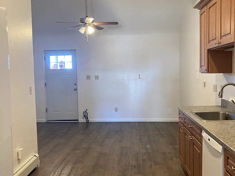 210 NW 5th St — Photo 2