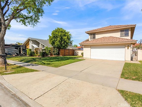 2nd image of 10333 Comanche Ave