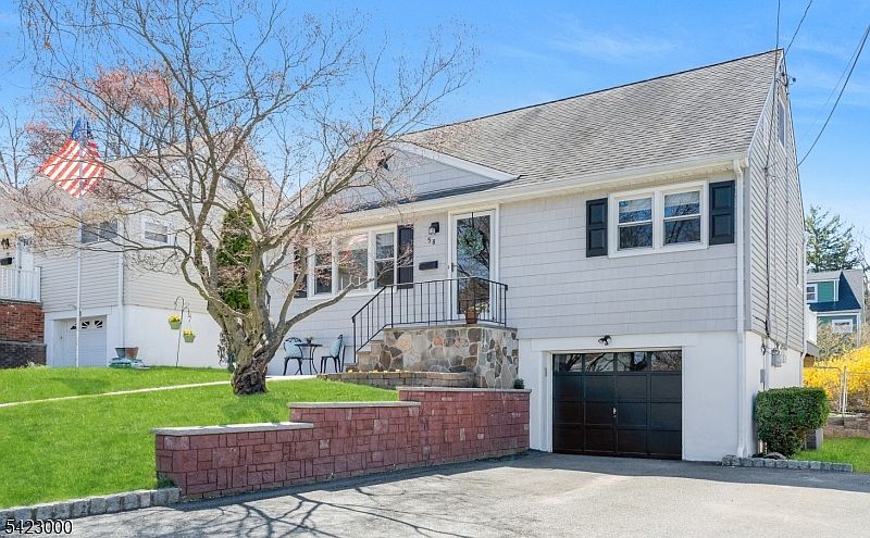 1st image of 58 Phyllis Rd