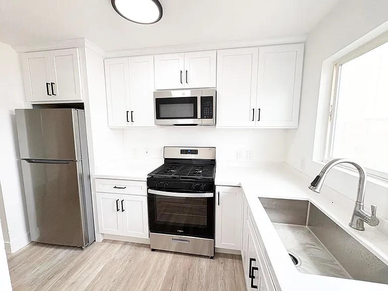 2637 S Manhattan Pl — Photo 10
