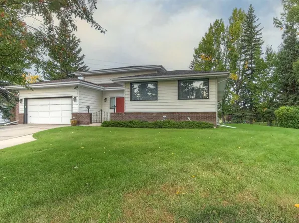 14 E Varview Pl NW, Calgary, AB T3A 0G5