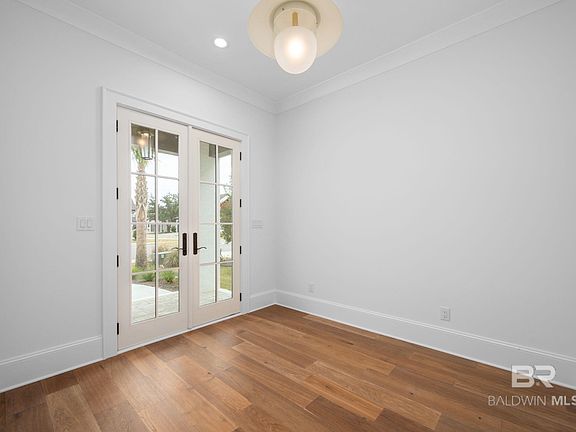 3rd image of 841 Inlet Cir