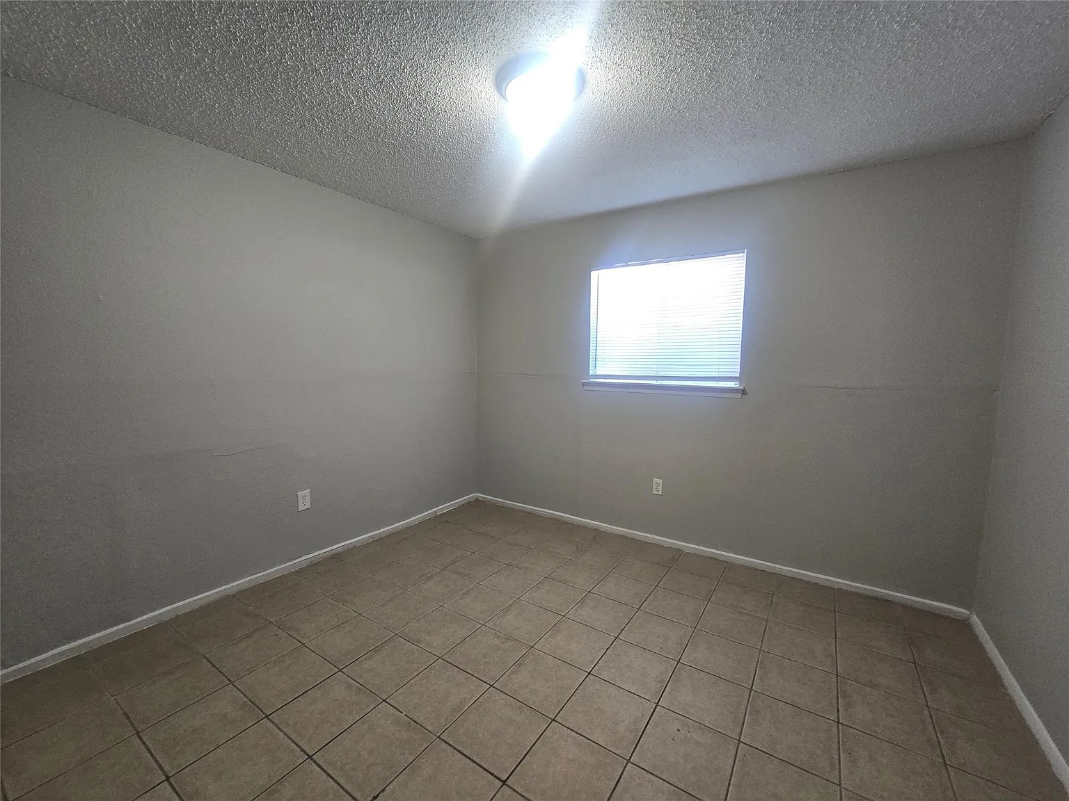 2 bed, 1.0 bath, 726 sqft, $1,000 — Photo 3