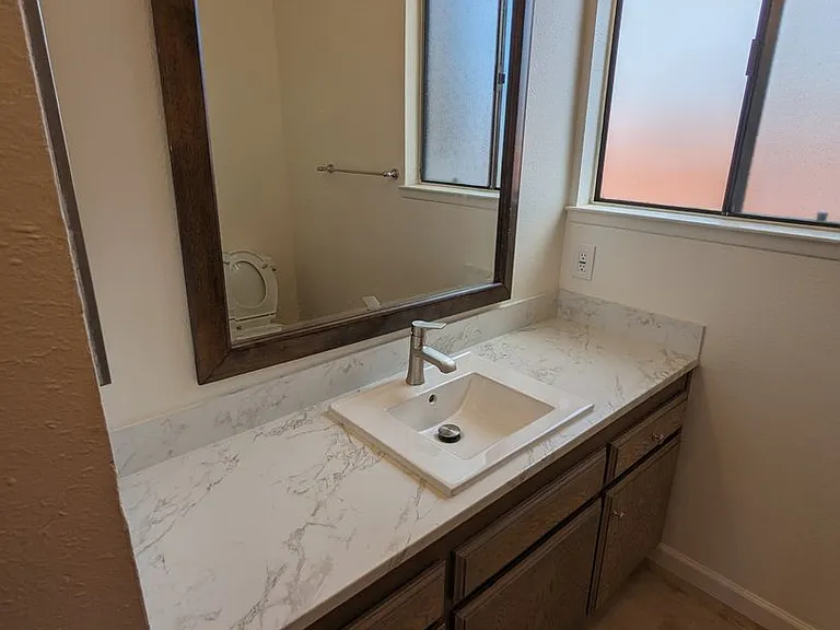 701 N C St — Photo 13