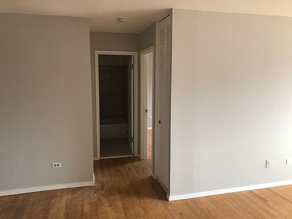 3rd image of 7856 S South Shore Dr