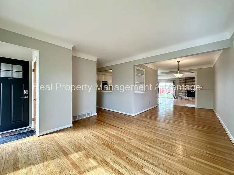 1304 S Wilson Ave — Photo 4