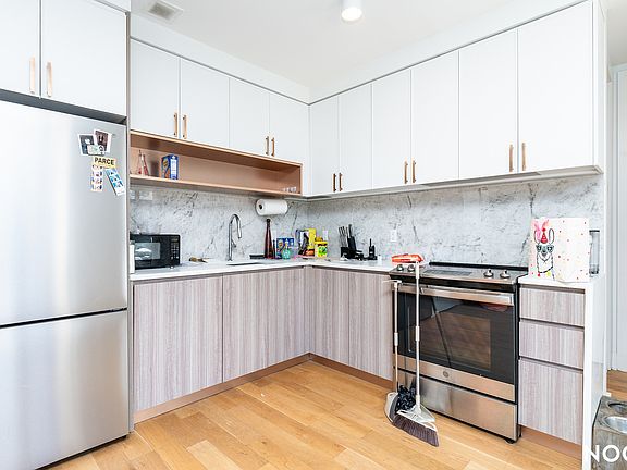 3rd image of 2-24 26th Ave #213