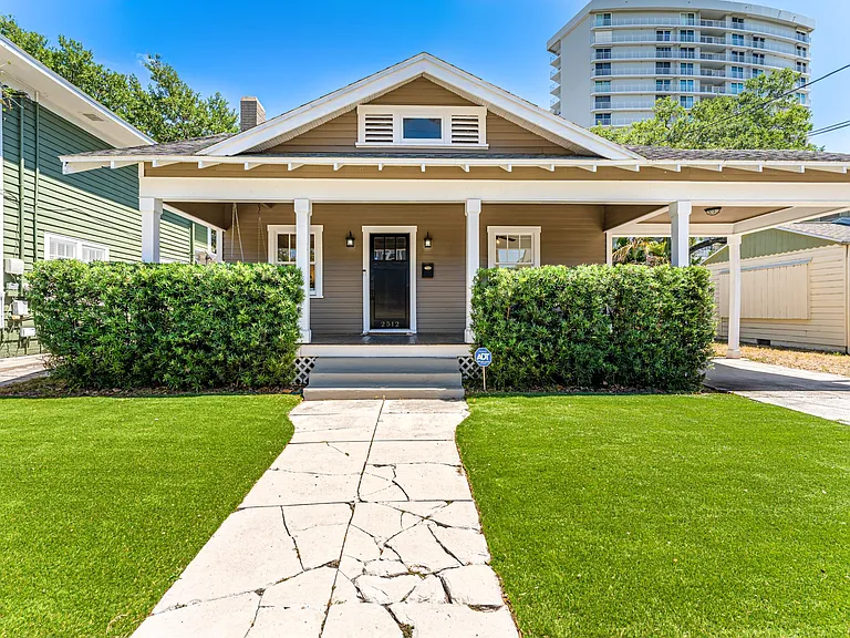 2512 W Palm Dr — Photo 1