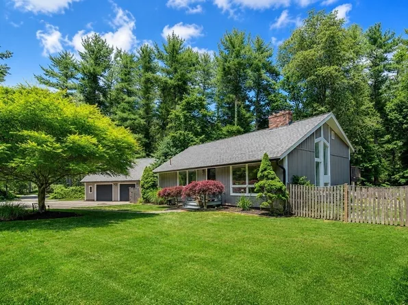 10 Mountain Rd, Rio Rancho, MA 02356