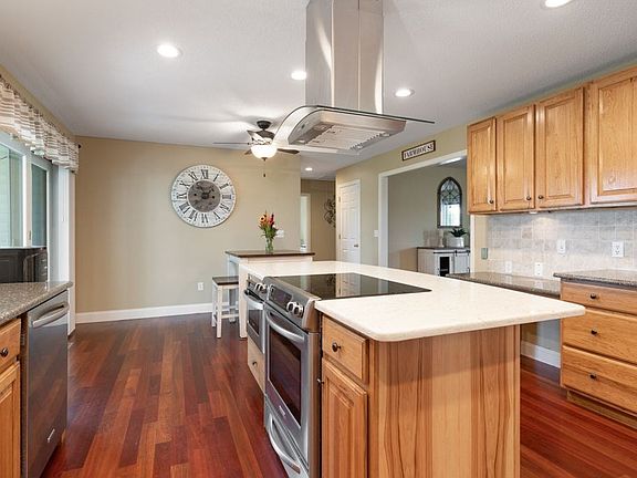5th image of 139 Melrose Rd E